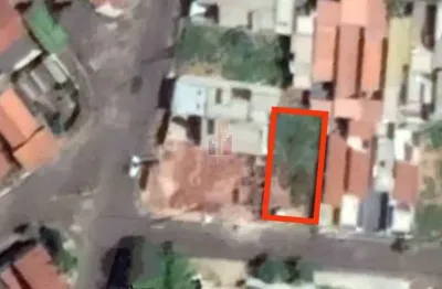 Terreno com ótima localização, perto de farmácias, mercados, faculdades.