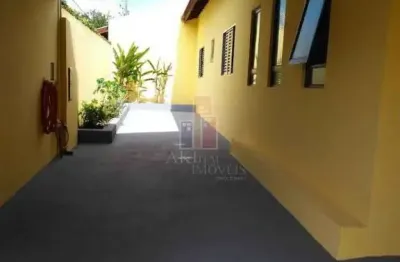 Residência com 3 dormitórios sendo 1 suíte, 4 vagas de garagem