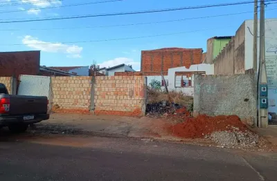 Terreno à venda no Jardim Ivone, Bauru 