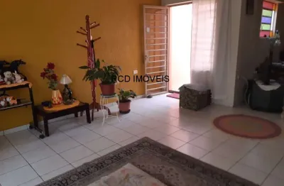 Casa terrêa  com 3 quartos  com  edícula com área total 372 m²  terreno plano  - no ferreira