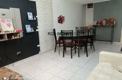 Casa 3 quartos, 2 banheiros, 2 vagas de garagem e quintal