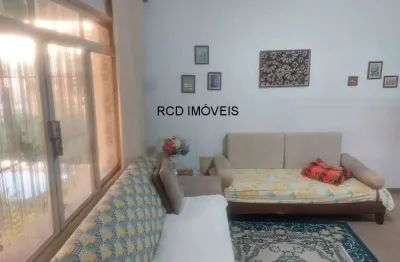 Casa à venda na vila universitária / butantã: 3 quartos, quintal grande, edícula com 2 cômodos, cozinha, banheiro, 2 vagas, 131m² a.c. / 250m² a.t.