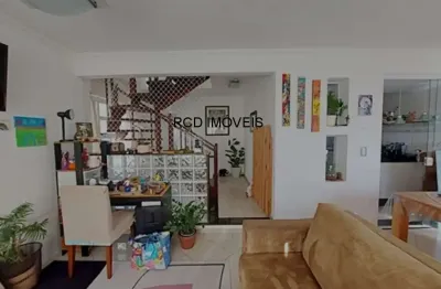 Casa à venda em cotia-sp: 3 quartos, 1 suíte, 1 sala, 4 banheiros, 3 vagas de garagem, 210m² no jardim guerreiro!