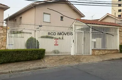 Condomínio fechado, 3 quartos, 1 suíte, 3 wc,  quintal, churrasqueira e 2 vagas.