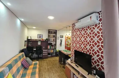 Apartamento 1 quarto, sacada ampla e garagem demarcada