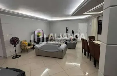 Casa à venda na Rua Professor Carlos Escobar, Ponta da Praia, Santos
