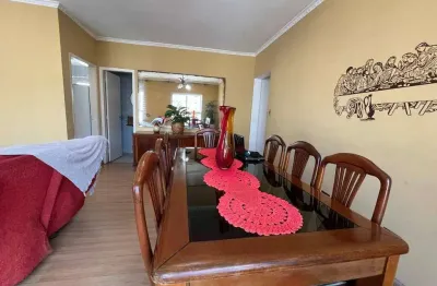 Apartamento de 3 dormitórios e 3 wc social e dependência