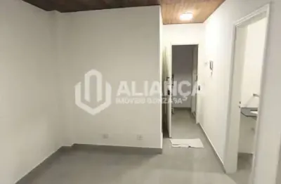 Kitnet:  com armários na cozinha e área de serviço.
