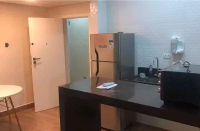 Kitnet no gonzaga prédio frente mar totalmente reformada