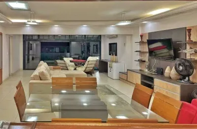 Cobertura duplex, 360m². 4 quartos sendo 2 suítes. piscina e churrasqueira