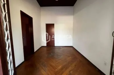 Casa com 2 quartos para alugar na Rua Silva Jardim, Vila Mathias, Santos