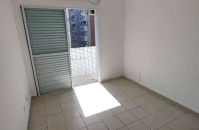 Sala living dividida no gonzaga com varanda e garagem coletiva