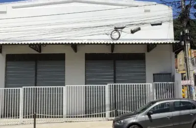 Alugo excelente galpão de 380m² no final de linha da cocisa