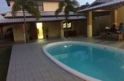 Linda casa de 5/4, sendo 3 suítes, no condomínio canto do sol em guarajuba