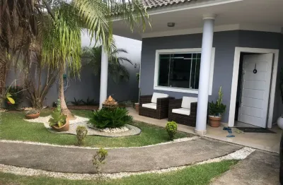 Linda funcional e confortável casa 03 quartos em bairro residencial em araruama