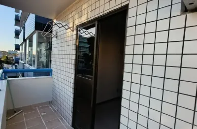 Apartamento 2/4 sendo 01 suíte com varanda a 02 quadras da praia centro de cabo frio