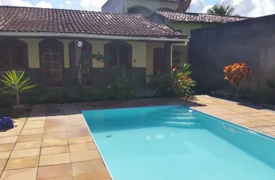 Duas casas independentes com quintal e piscina  junto na Praia do Barbudo