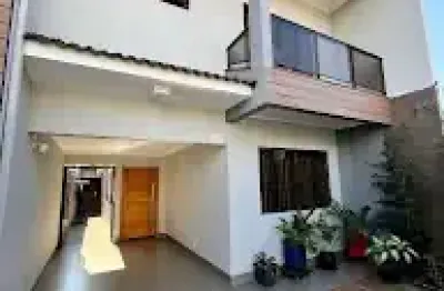 Vende-se uma linda casa assobrada  com 3 quartos sendo uma suite