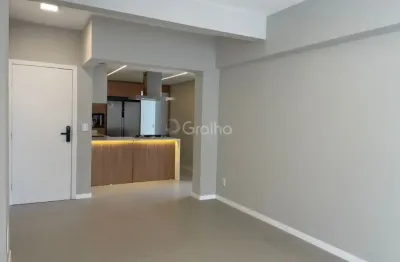 Apartamento totalmente reformado – 2 suítes + 1 demi-suíte – centro de florianópolis