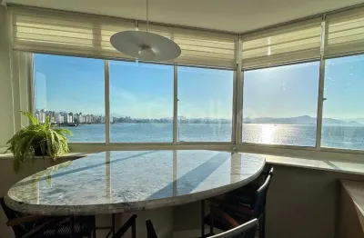 Apartamento de 226m² com 4 quartos sendo 2 suítes frente beira mar v