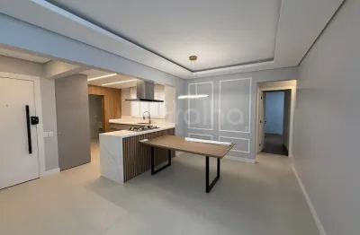 O imóvel está localizado no bairro centro e possui 122 m², com 3 quartos, sendo 1 suíte, além de 3 banheiros.