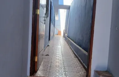Casa com 2 quartos para alugar na Rua Nuno Fernandes Torneol, 0, Jardim Kioto, São Paulo