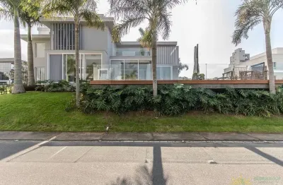 🏡 Viva o Luxo e a Natureza em Condomínio de Alto Padrão - Praia Brava, Itajaí!