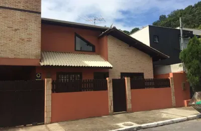 🏡 Exclusividade e Sossego: Casa no Bairro Ariribá!