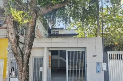 Excelente casa no centro - 4 quartos sendo 2 siítes, otima localização - whatsapp 929 8144-1596