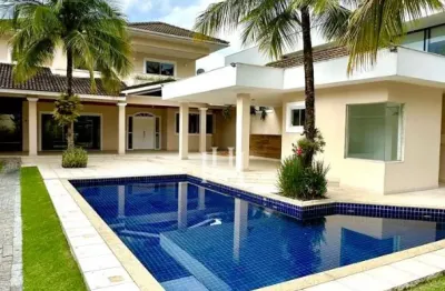 Casa de Alto Padrão com Piscina e Ambientes Amplos – Sofisticação e Conforto para Morar Bem