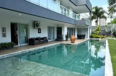 Casa Triplex de Luxo no Condomínio Casas Boutique – 1.200m², 6 Quartos e Piscina