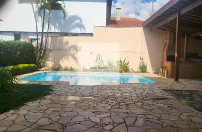 Casa comercial com 7 salas, em frente a pista de caminhada no parque campolim!