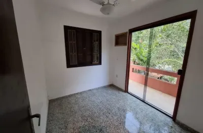 Casa de 4 quartos, situada em condomínio com clima de montanha