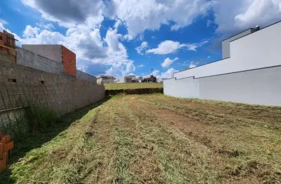 Imóvel para venda possui 340 metros quadrados com excelente localização e topografia
