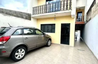 Casa para venda possui 120 metros quadrados com 3 quartos sendo 1 suíte