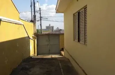 Imóvel comercial para venda possui 156 metros quadrados com 3 quartos sendo 1 suíte.