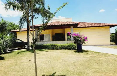 Casa de condomínio térrea para venda possui 266 metros quadrados com 3 quartos sendo 3 suites