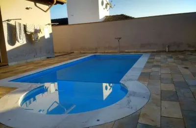 Casa de condomínio para venda possui 400 metros quadrados com 5 quartos sendo 6 wcs