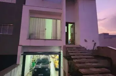 Lindo sobrado com 262 metros quadrados de área construída no condomínio ilhas das águas em salto sp