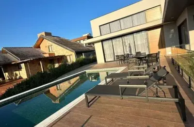 Linda casa com 4 suites no condomínio xapada em itu sp