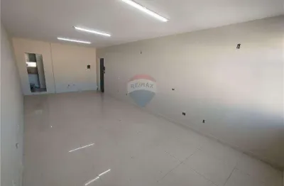 Sala comercial com aproximadamente 35m² para locação em jardim da penha