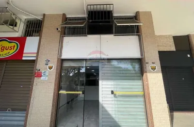 Loja comercial com aproximadamente 72 m² e mezanino para locação na mata da praia, em local de intensa circulação de pessoas