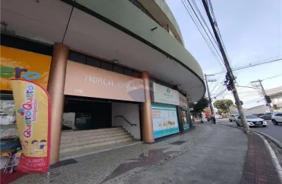 Sala comercial com aproximadamente 55m² para locação na mata da praia no ed tropical center