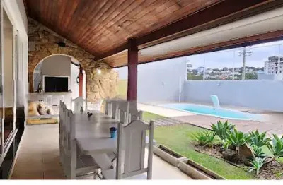 Casa à venda com potencial duplo na alameda lucas nogueira garcez.