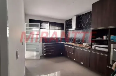 Sobrado de 84m² com 2 quartos em parque casa de pedra