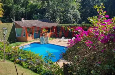 Sobrado de 450m² com 4 quartos em serra da cantareira