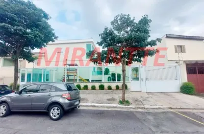 Cond. fechado de 120m² com 3 quartos em vila maria alta