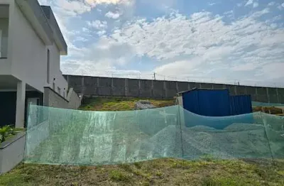 Lote com vista privilegiada e 275m² de área total no condomínio cataguá way sul em taubaté sp