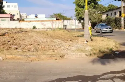 Terreno à venda na Rua Embaúba, Novo Barreirinho, Ibirité