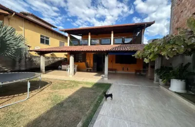 Casa com 4 quartos à venda na Avenida Manhuaçu, Niterói, Betim